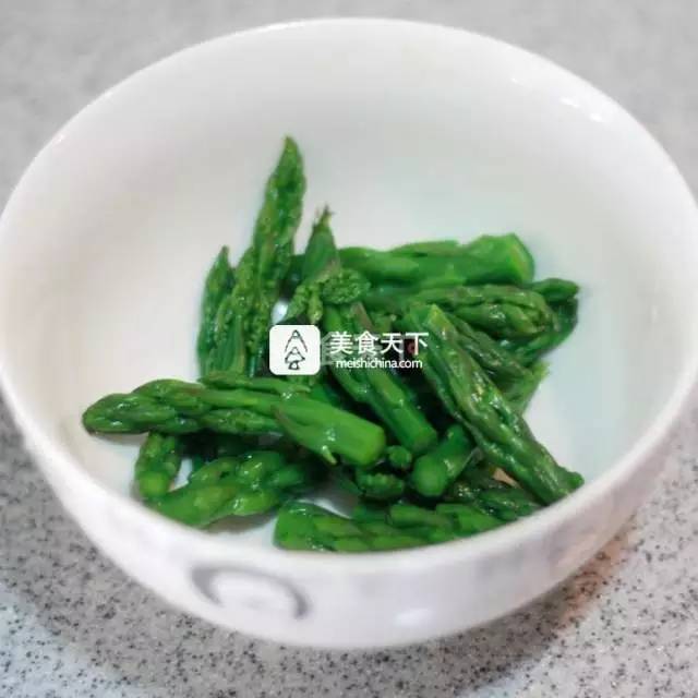 芦笋怎么做好吃法大全，芦笋怎么做的吃法（芦笋的60款中西式吃法）