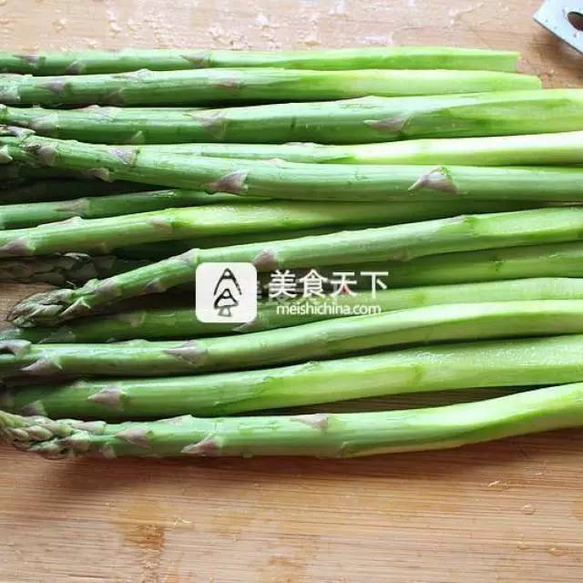 芦笋怎么做好吃法大全，芦笋怎么做的吃法（芦笋的60款中西式吃法）