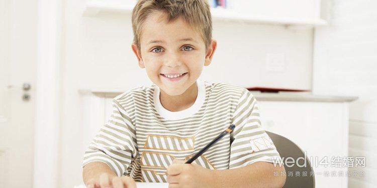 带桐字的男孩名字，桐字男孩最佳组合名字（2017带一字男孩名字大全）