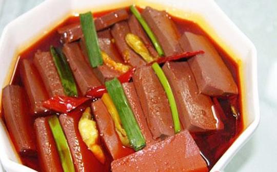 假鸭血吃了后有什么坏处吗，假鸭血和真鸭血的区别（假鸭血到底危害有多大）