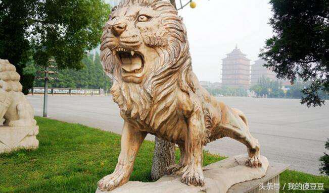 华西村金牛多重，华西村有个金牛谁知道在哪里（金顶金龙还有一吨重的金牛）