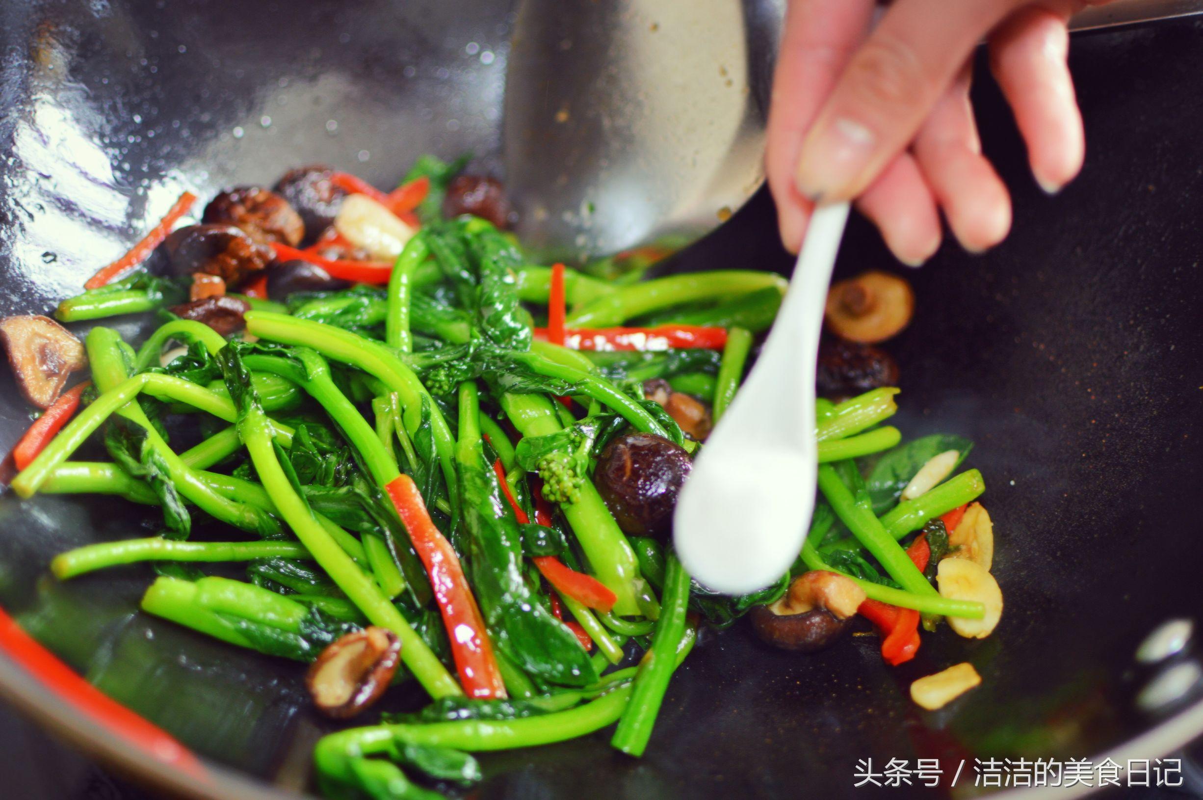 油菜苔怎么炒好吃，油菜苔怎么炒好吃视频（阳春三月一定要吃油菜苔）