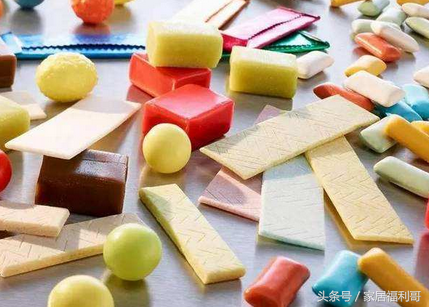 咖啡污渍怎么洗小妙招，去咖啡污渍最有效的方法（酒渍等污渍的家居小妙招）