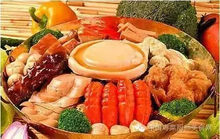 一品锅是把菜叠起来煮吗，一品锅是把菜叠起来煮吗图片（正宗广东粤菜大盆菜的做法）