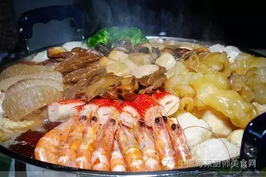 一品锅是把菜叠起来煮吗，一品锅是把菜叠起来煮吗图片（正宗广东粤菜大盆菜的做法）