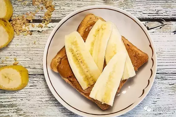 空腹可以吃苹果吗，空腹可以吃苹果吗早上起来（到底哪些食物不能空腹吃呢）