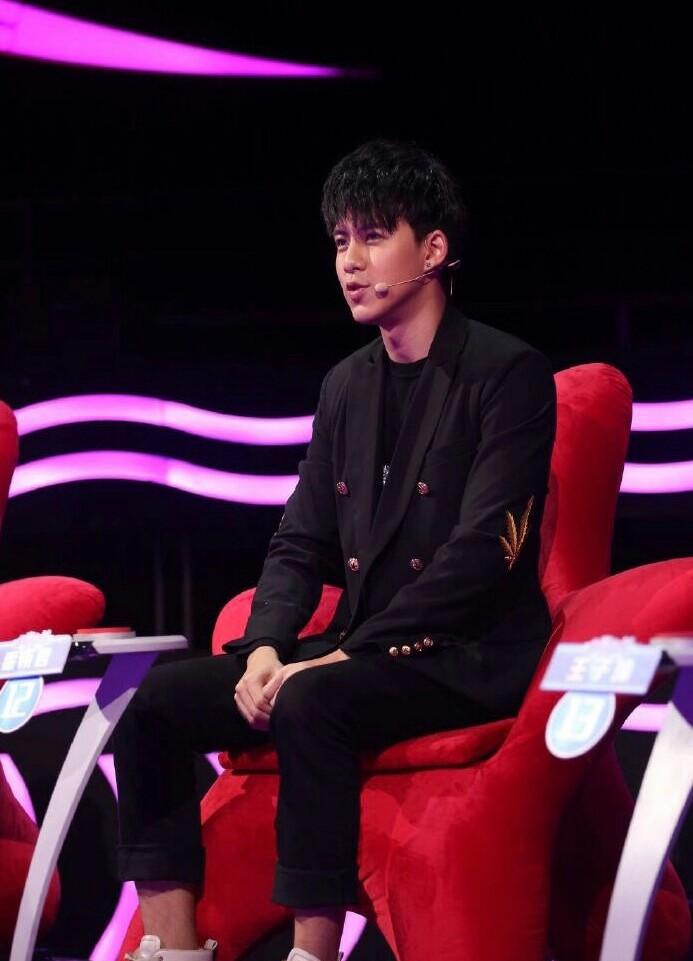 夏东豪老师来自香港的谦谦君子李沛乾再来他们几个好哥们的合影人气蛮