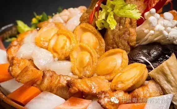 一品锅是把菜叠起来煮吗，一品锅是把菜叠起来煮吗图片（正宗广东粤菜大盆菜的做法）