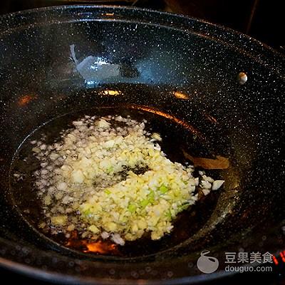 四川糖扣肉的做法，四川糖扣肉的做法 最正宗的做法（盐菜扣肉的做法）