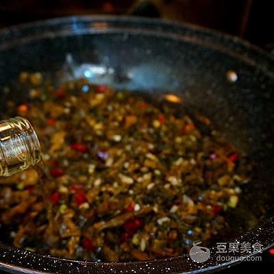 四川糖扣肉的做法，四川糖扣肉的做法 最正宗的做法（盐菜扣肉的做法）