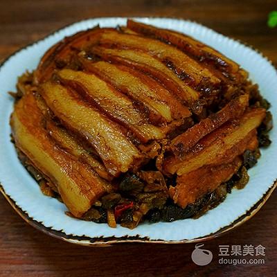 四川糖扣肉的做法，四川糖扣肉的做法 最正宗的做法（盐菜扣肉的做法）