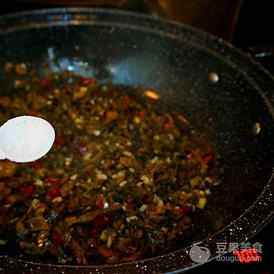 四川糖扣肉的做法，四川糖扣肉的做法 最正宗的做法（盐菜扣肉的做法）