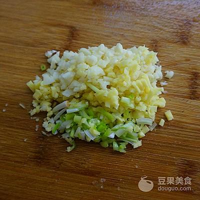 四川糖扣肉的做法，四川糖扣肉的做法 最正宗的做法（盐菜扣肉的做法）