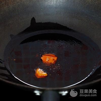 干锅鸡爪的做法，麻辣干锅鸡爪的家常做法（干锅鸭爪爪#花家味道#）