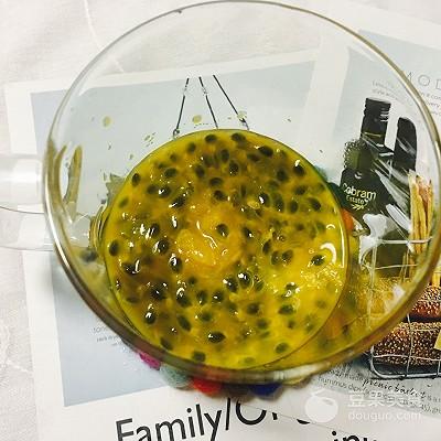 百香果蜂蜜怎么做，好喝的百香果蜂蜜水怎么做（百香果蜂蜜饮的做法）