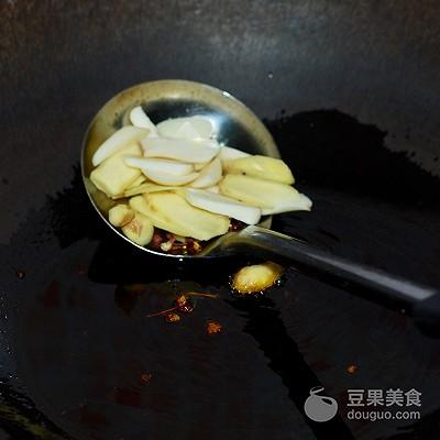 干锅鸡爪的做法，麻辣干锅鸡爪的家常做法（干锅鸭爪爪#花家味道#）