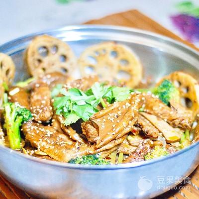 干锅鸡爪的做法，麻辣干锅鸡爪的家常做法（干锅鸭爪爪#花家味道#）