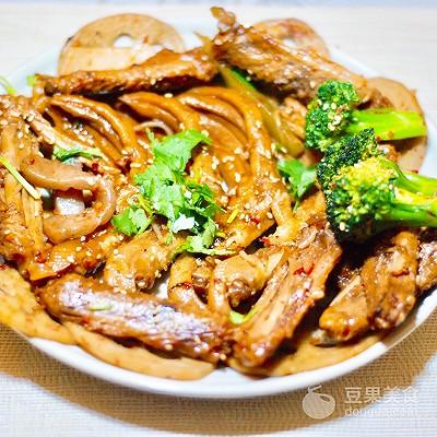 干锅鸡爪的做法，麻辣干锅鸡爪的家常做法（干锅鸭爪爪#花家味道#）