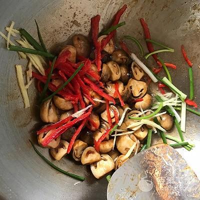 草菇怎么做好吃，草菇怎么做好吃又简单视频（蚝油草菇的做法）