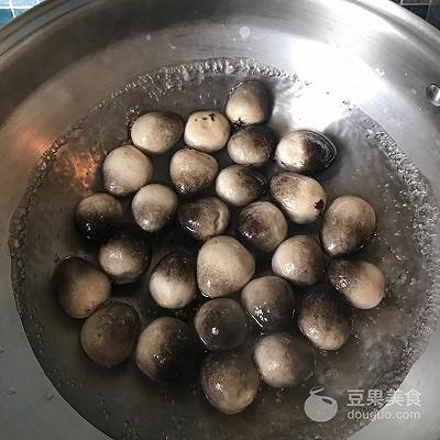 草菇怎么做好吃，草菇怎么做好吃又简单视频（蚝油草菇的做法）