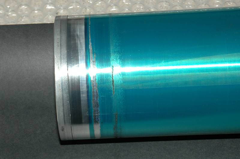 打印机打印出来有黑条，打印机打出来的纸有一道黑痕（激光打印机打印纸上有黑边）