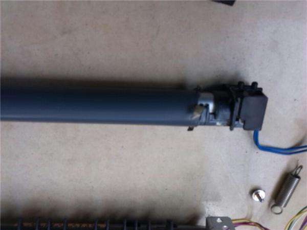 打印机打印出来有黑条，打印机打出来的纸有一道黑痕（激光打印机打印纸上有黑边）