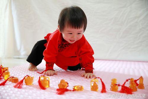 抓周锤子的寓意和象征，小孩金锁的寓意和象征（宝宝一周岁“抓周”）