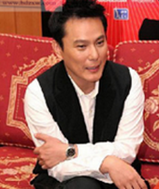 张信哲现任妻子，张信哲现任妻子黄韵玲（多次相亲因其歌手身份遭拒）