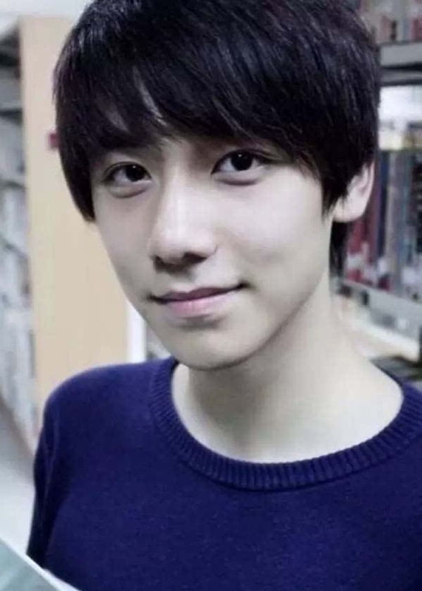 清华大学校草孔逸 颜值爆表的校草，清华大学校草孔逸（中国高校最帅十大校草排行榜）