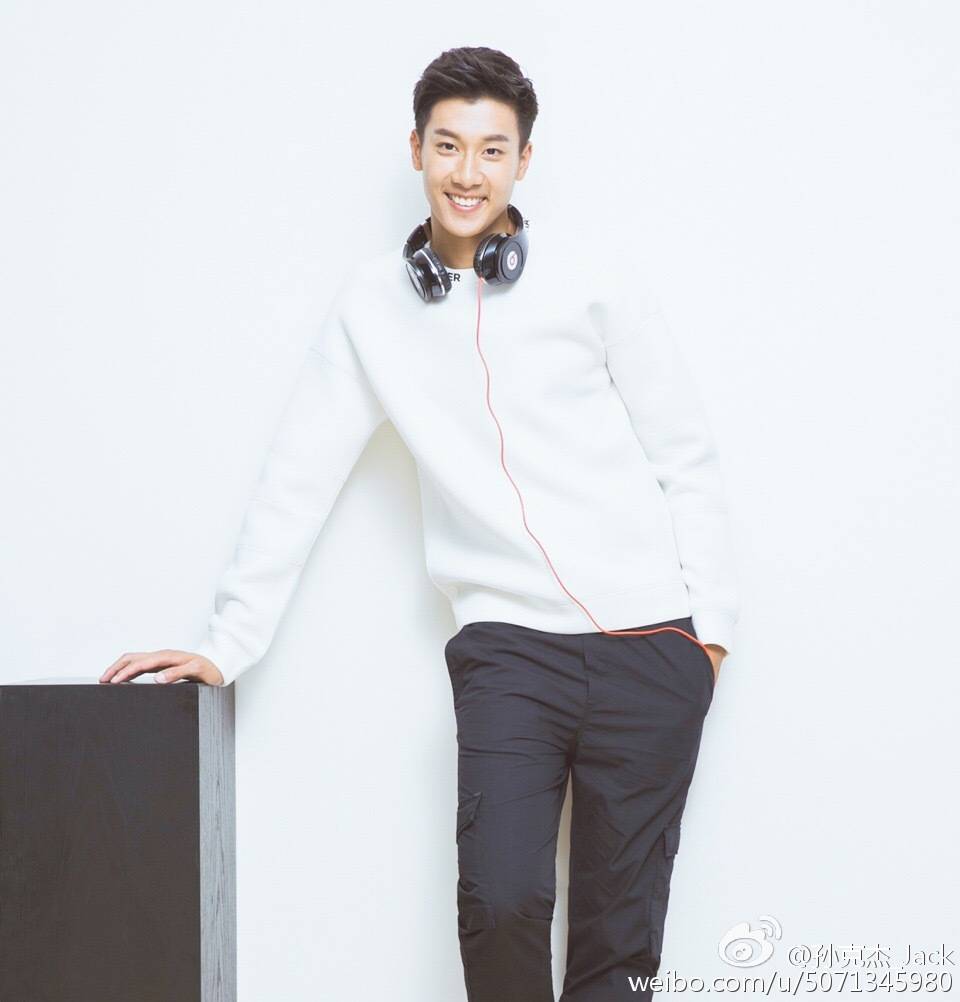 非常完美陆钧彦淼淼，《非常完美》明明是欺骗人的.台上那些男生怎么还那么开心.收了坑（假相亲节目真网红制造机）