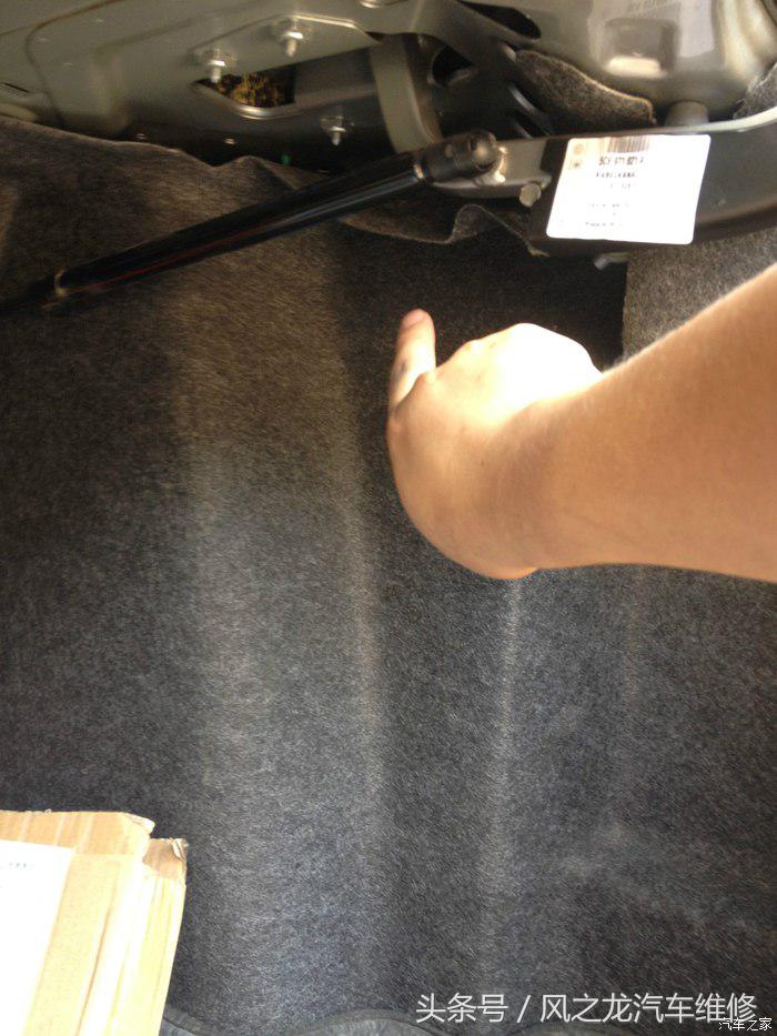 油箱盖卡扣更换教程，v3油箱盖卡扣更换步骤是什么（新速腾更换油箱盖电机全过程）