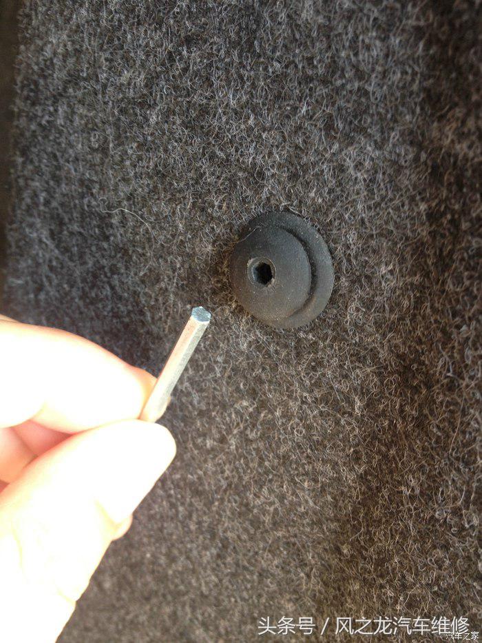 油箱盖卡扣更换教程，v3油箱盖卡扣更换步骤是什么（新速腾更换油箱盖电机全过程）