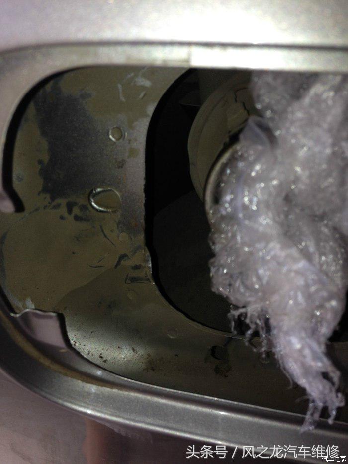 油箱盖卡扣更换教程，v3油箱盖卡扣更换步骤是什么（新速腾更换油箱盖电机全过程）