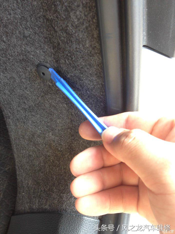 油箱盖卡扣更换教程，v3油箱盖卡扣更换步骤是什么（新速腾更换油箱盖电机全过程）