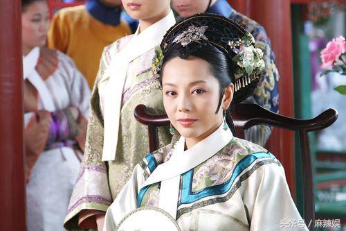电视剧甄嬛传中敬妃的扮演者是谁，甄嬛敬妃演员（《甄嬛传》敬妃娘娘参加时装周）