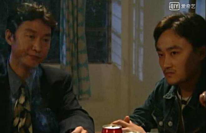 张世豪原型是谁，插翅难逃张世豪原型是谁（他在影片中的“画像”同样钟爱AK47）