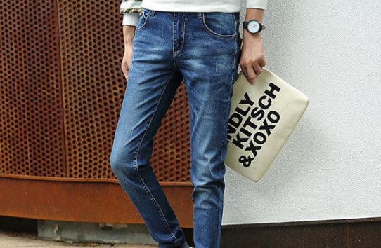 牛仔裤怎么洗不掉色最有效的方法，洗牛仔裤不掉色最有效的方法是什么（牛仔裤怎么洗不掉色不变形）