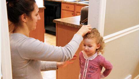 婴儿期是指什么时候，婴儿期是指多长时间（孩子长个分5个阶段）