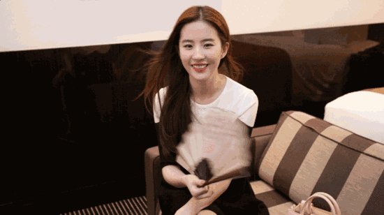 女神张辛苑，微信头像，女神张辛苑（网红五官完美凑一起咋就没明星好看呢）