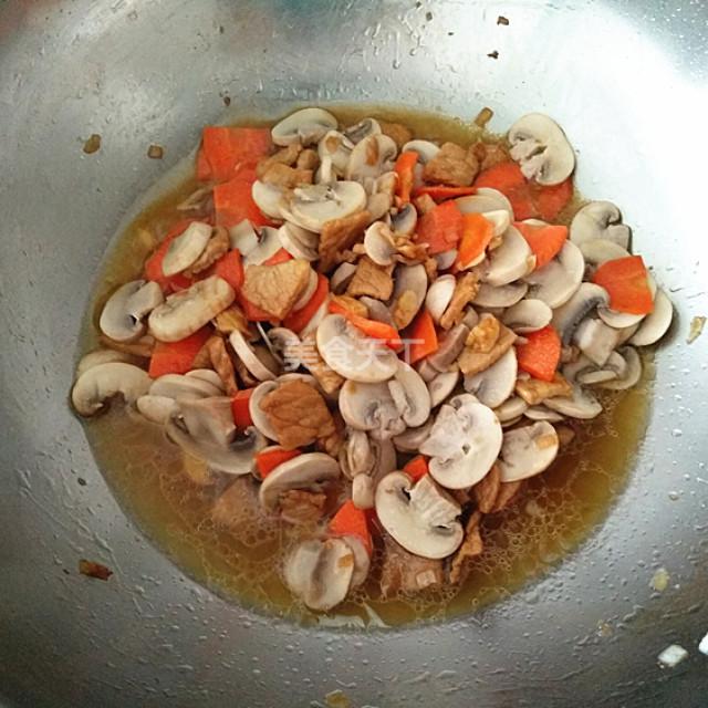 美食做法大全菜谱，美食大全菜谱做法（七种蘑菇最有营养吃法大公开）
