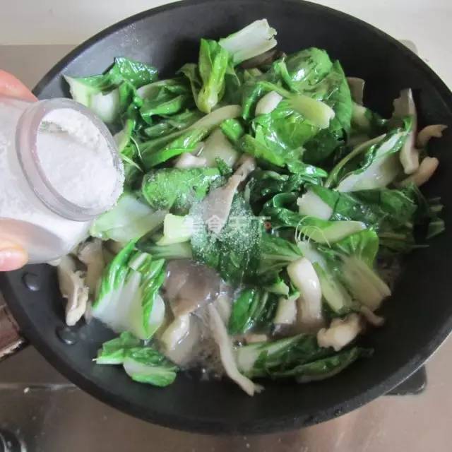 美食做法大全菜谱，美食大全菜谱做法（七种蘑菇最有营养吃法大公开）