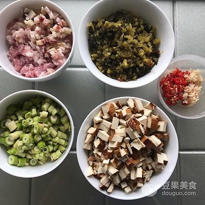 怎么为清明粿配粉，用生粉做粉粿（艾叶粿的做法）