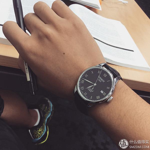 天梭力洛克怎么样，天梭手表什么档次（我的第一块机械表——天梭力洛克开箱及浅谈去划痕经验）