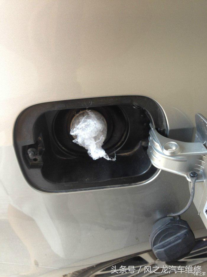 油箱盖卡扣更换教程，v3油箱盖卡扣更换步骤是什么（新速腾更换油箱盖电机全过程）