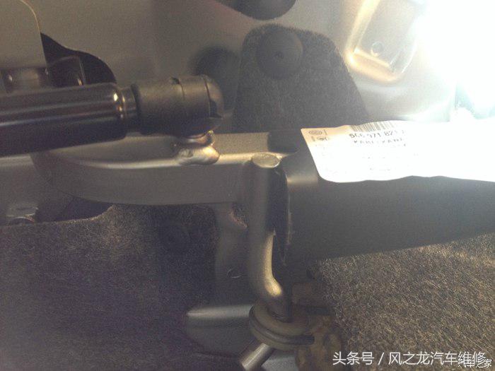 油箱盖卡扣更换教程，v3油箱盖卡扣更换步骤是什么（新速腾更换油箱盖电机全过程）