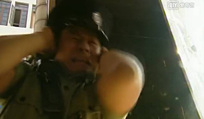 张世豪原型是谁，插翅难逃张世豪原型是谁（他在影片中的“画像”同样钟爱AK47）