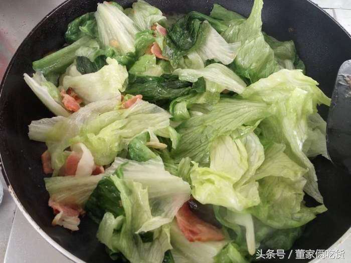 炝炒西生菜的做法，中西结合创意菜