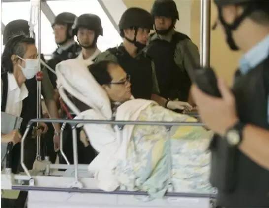 张世豪原型是谁，插翅难逃张世豪原型是谁（他在影片中的“画像”同样钟爱AK47）