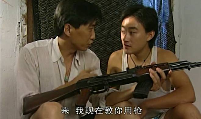 张世豪原型是谁，插翅难逃张世豪原型是谁（他在影片中的“画像”同样钟爱AK47）