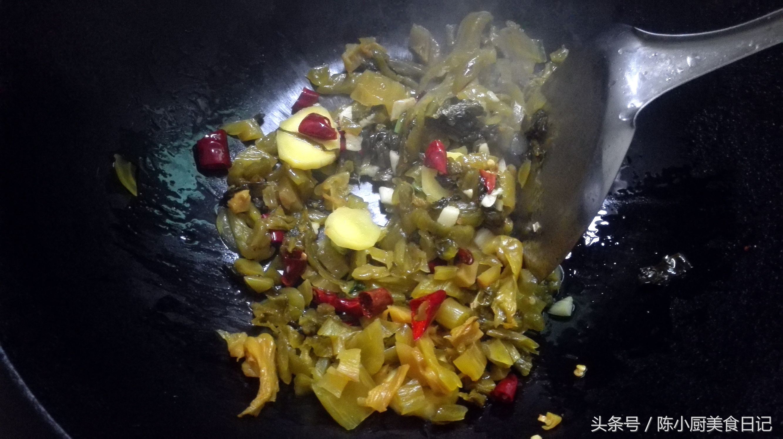 黑鱼身上的粘液怎么去除，黑鱼身上粘液怎么去掉（有它你就能吃两大碗米饭了！）